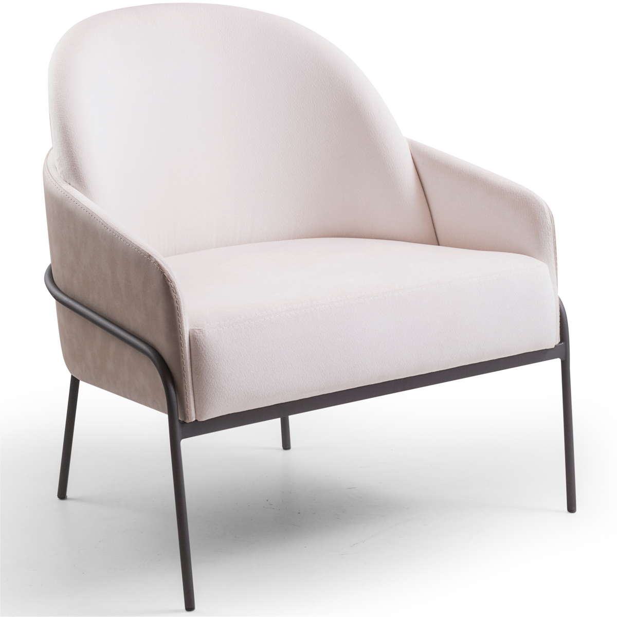 Poltrona Diamond – vista frontal em estúdio