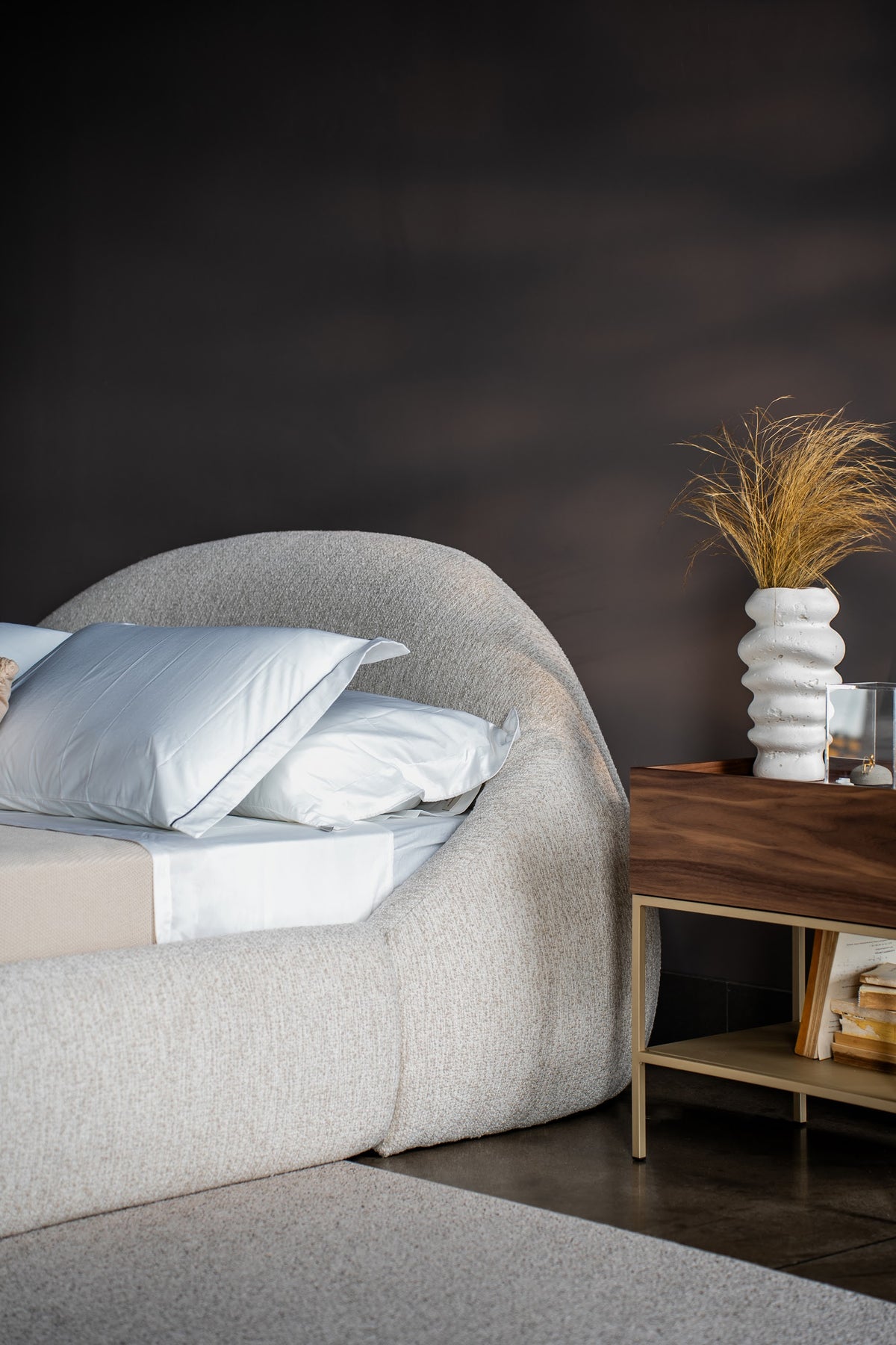 Cama Estofada Bourges – detalhe