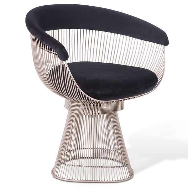 Cadeira Platner Giratória – vista frontal em estúdio