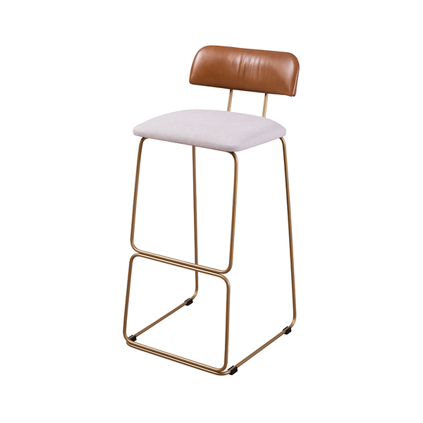 Banqueta Livi com estrutura de metal, assento claro e encosto caramelo, vista frontal
