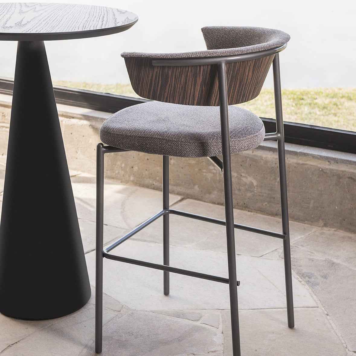 Banqueta Rizen Metal - Attua Design Moveis de Alto Padrão