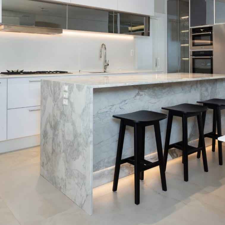 Banqueta Zilá Madeira