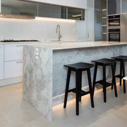 Banqueta Zilá Madeira