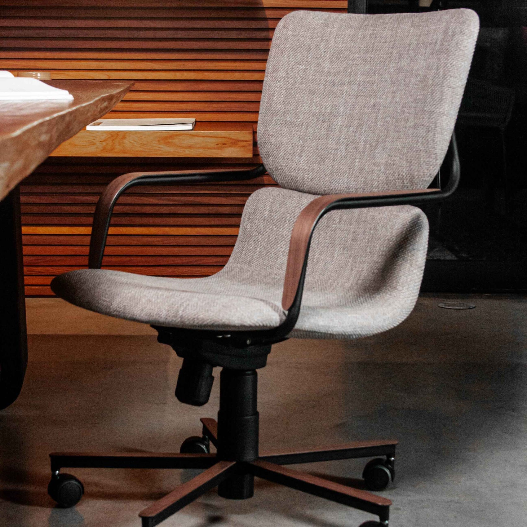 Cadeira de Escritório Giratória Ismo - Attua Design Moveis de Alto Padrão