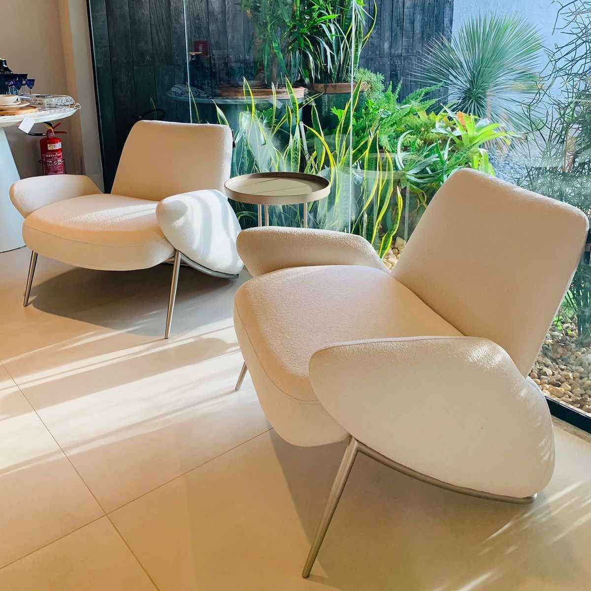 Poltrona Asas Metal - Attua Design Moveis de Alto Padrão