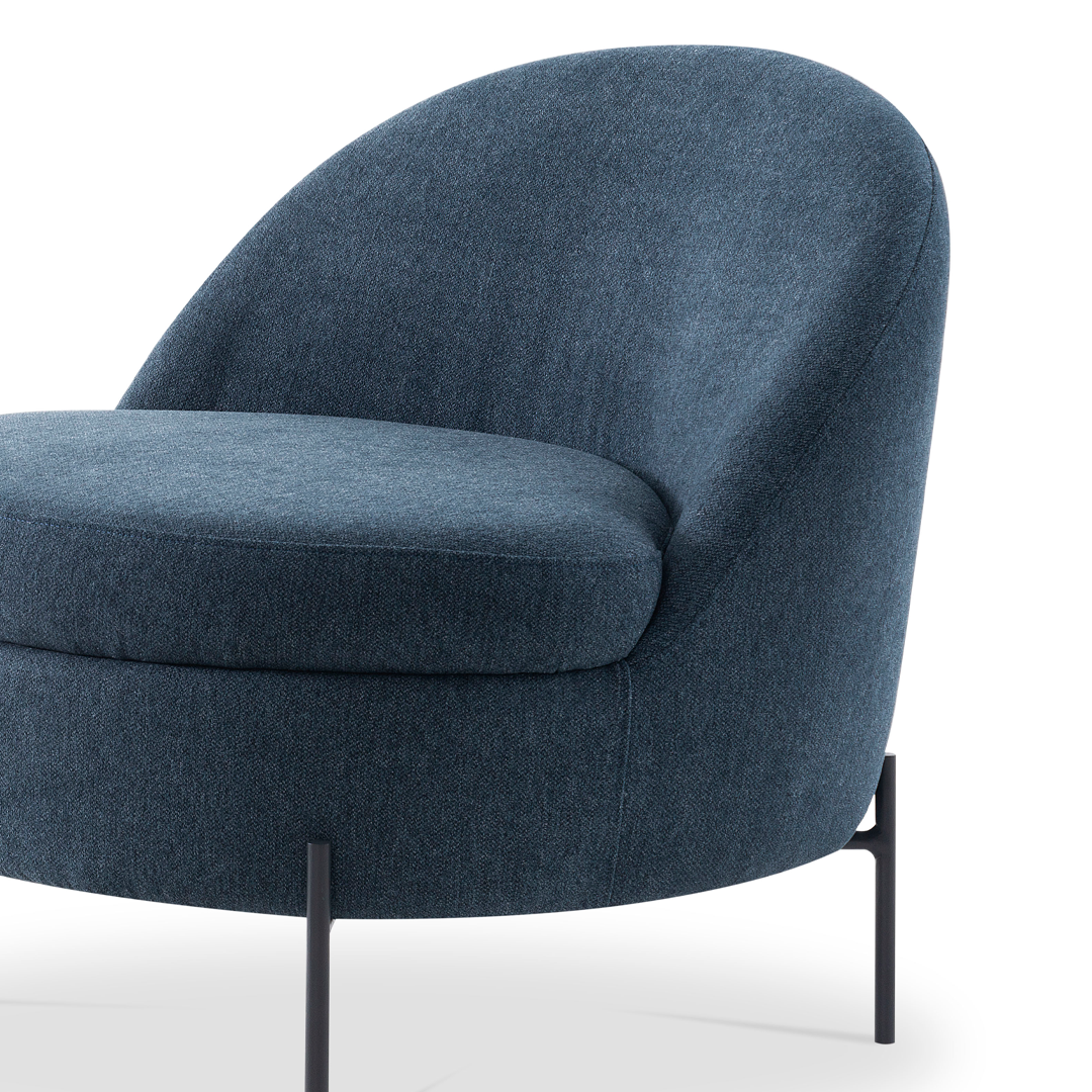 Poltrona Biscuit Metal com Puff