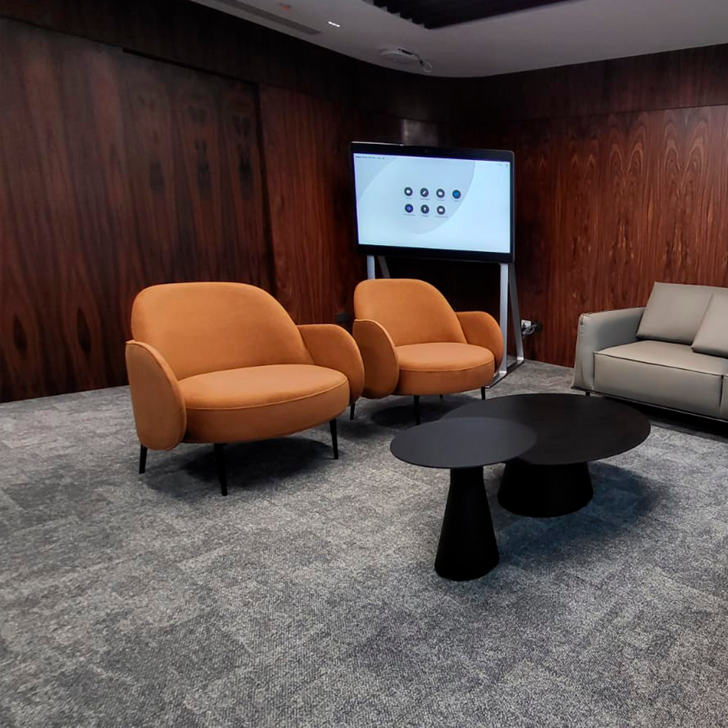 Poltrona fixa Huggy Moderna