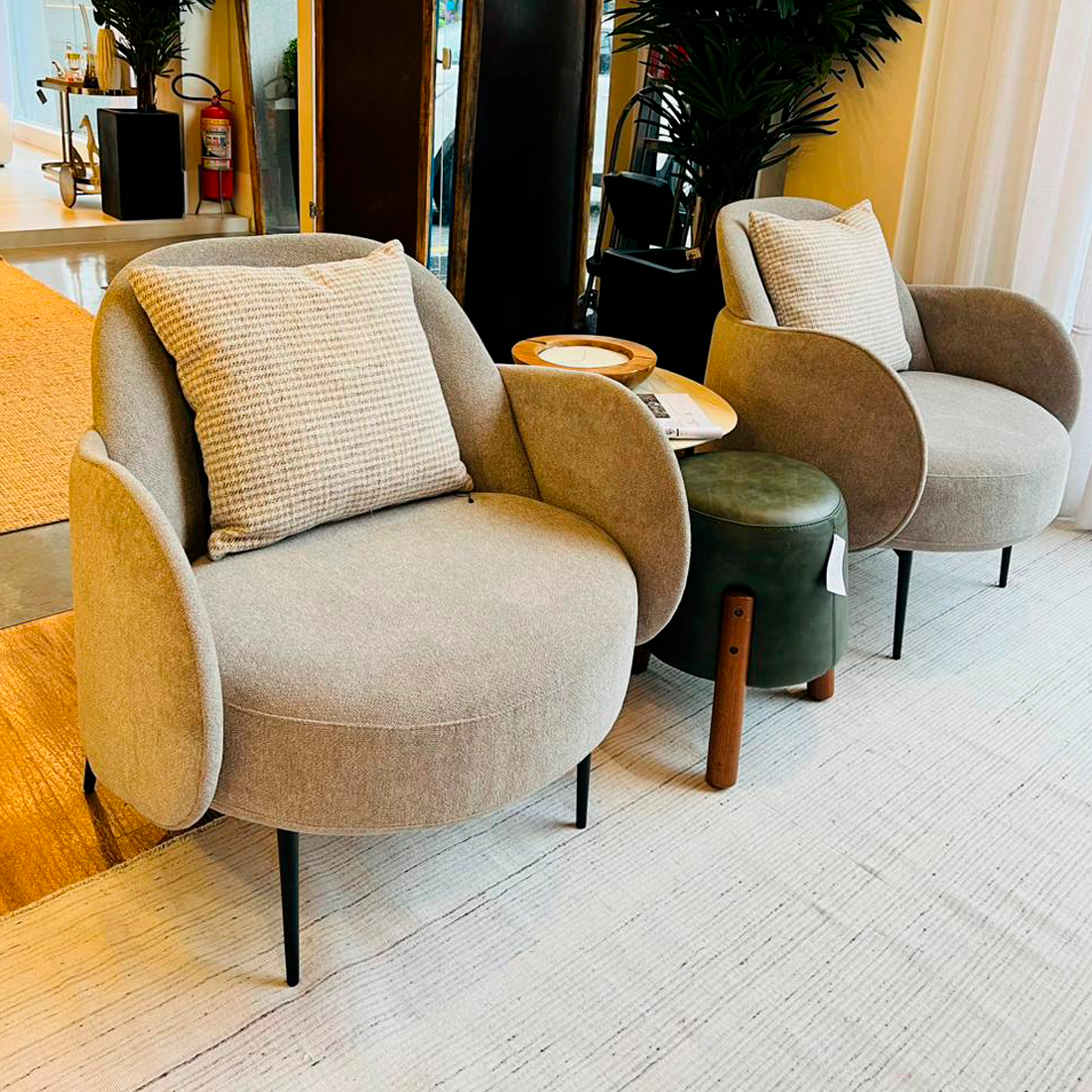 Poltrona fixa Huggy Moderna