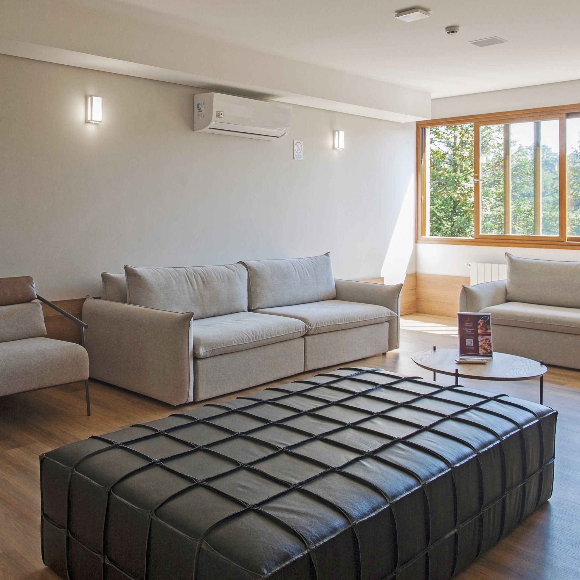 Sofá Retrátil Aura