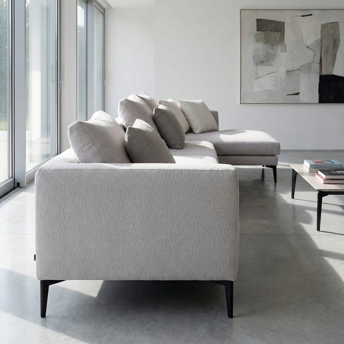 Sofá Bordeaux com Chaise em living amplo