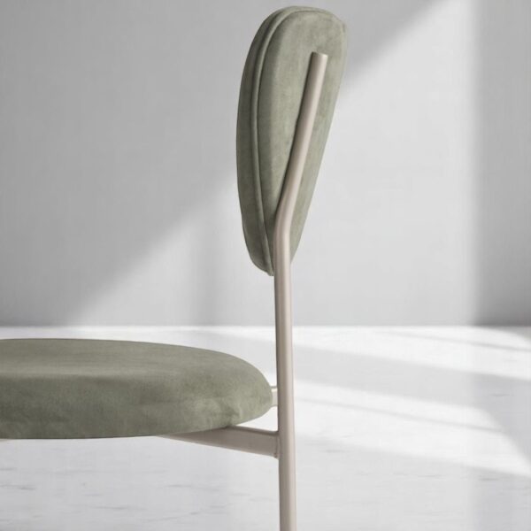 Cadeira Model, cadeira Model base em metal, cadeira com assento ergonômico, cadeira de design moderno, cadeira para consultorio, cadeira elegante, cadeira de luxo, cadeira confortavel