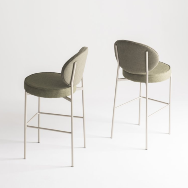 Banqueta Riza Metal, Banqueta Riza design moderno, Banqueta Riza contemporânea, Banqueta Riza alta, Banqueta Riza resistente, Banqueta Riza luxo, Banqueta Riza para cozinha americana, Banqueta Riza para balcão, Banqueta Riza preço, Banqueta Riza onde comprar, Banqueta Riza base em metal, Banqueta Riza estofada, Banqueta Riza elegante, Banqueta Riza decoração sofisticada.