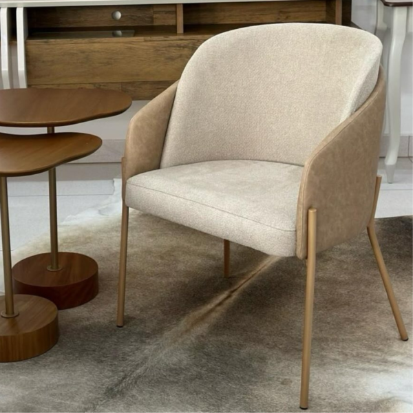 Poltrona Aurora Metal, poltrona estofada, poltrona moderna, poltrona confortável, poltrona sofisticada, poltrona para sala de estar, poltrona para escritório, poltrona para recepção, poltrona design assinado, poltrona com base de metal, poltrona elegante, poltrona contemporânea, poltrona de alto padrão, poltrona premium
