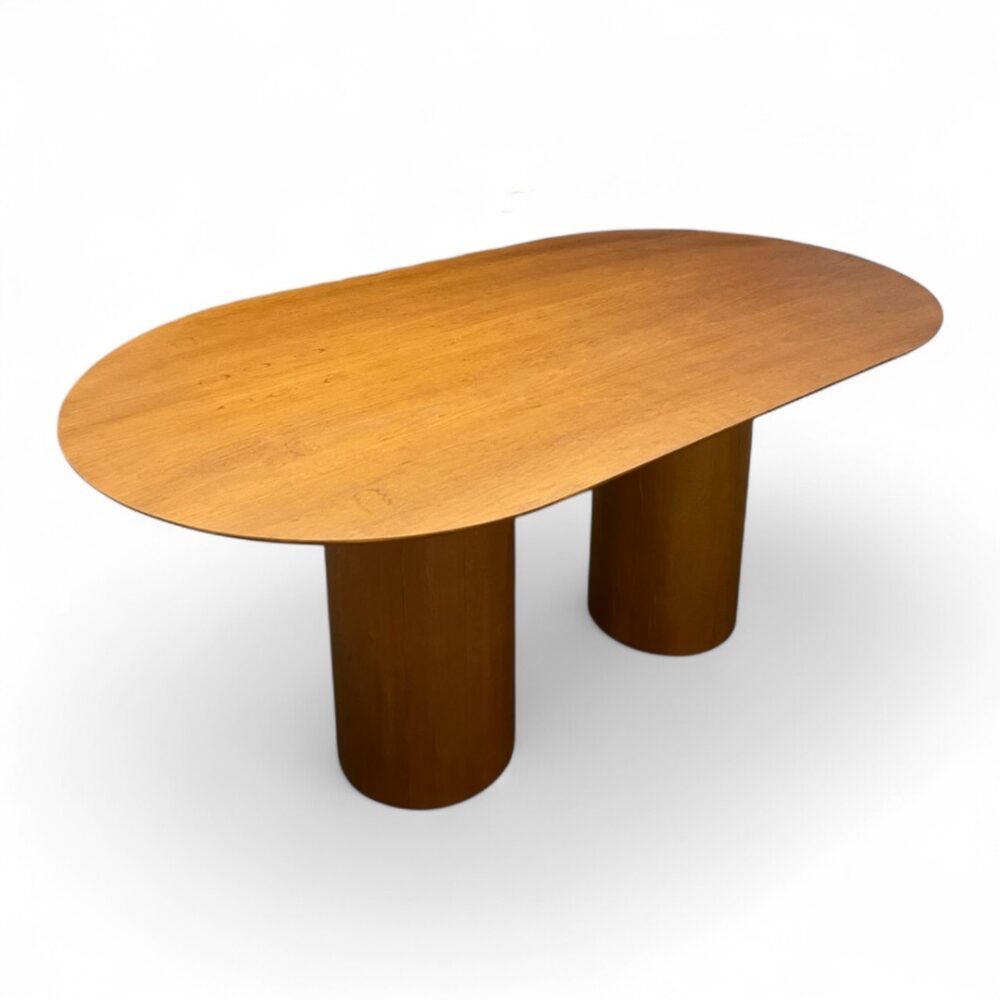 Mesa de Jantar Orgânica Loop, mesa de jantar orgânica em madeira, mesa com base diferenciada, mesa de jantar de design orgânico, mesa moderna para sala de jantar, mesa orgânica com curvas elegantes, mesa de jantar com estilo contemporâneo, mesa de jantar para decoração sofisticada, mesa orgânica para espaços modernos, mesa de madeira com design inovador, mesa de jantar com acabamento premium, mesa de alto padrão para sala de jantar, mesa de madeira laminada com design orgânico, mesa orgânica para ambientes luxuosos, mesa com curvas modernas para jantar, mesa de jantar com formato orgânico exclusivo, mesa para salas de jantar elegantes e modernas, mesa orgânica para compor decorações refinadas, mesa de jantar Loop para espaços sofisticados, mesa de jantar oblonga, mesa oblonga 6 lugares