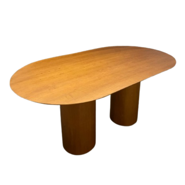 Mesa de Jantar Orgânica Loop, mesa de jantar orgânica em madeira, mesa com base diferenciada, mesa de jantar de design orgânico, mesa moderna para sala de jantar, mesa orgânica com curvas elegantes, mesa de jantar com estilo contemporâneo, mesa de jantar para decoração sofisticada, mesa orgânica para espaços modernos, mesa de madeira com design inovador, mesa de jantar com acabamento premium, mesa de alto padrão para sala de jantar, mesa de madeira laminada com design orgânico, mesa orgânica para ambientes luxuosos, mesa com curvas modernas para jantar, mesa de jantar com formato orgânico exclusivo, mesa para salas de jantar elegantes e modernas, mesa orgânica para compor decorações refinadas, mesa de jantar Loop para espaços sofisticados, mesa de jantar oblonga, mesa oblonga 6 lugares