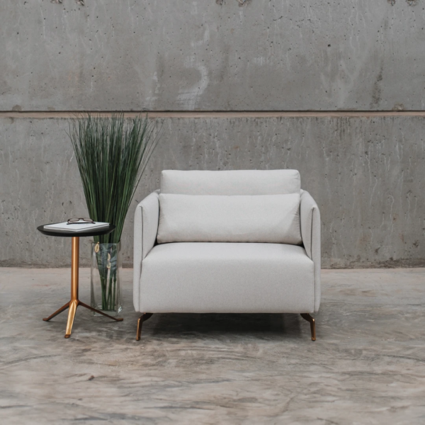 Poltrona Mariê Minimalista, poltrona fixa detalhe em metal, poltrona fixa alto padrão, poltrona fixa design moderno, poltrona fixa sofisticada, poltrona fixa luxo, poltrona fixa elegante, poltrona fixa contemporânea, poltrona fixa premium, poltrona fixa resistente, poltrona fixa estrutura metálica, poltrona fixa com base em metal, poltrona fixa decorativa, poltrona fixa com encosto alto, poltrona fixa estofada, poltrona fixa com detalhes dourados, poltrona fixa com aço carbono, poltrona fixa minimalista, poltrona fixa ergonômica, poltrona fixa para sala de estar, poltrona fixa para recepção, poltrona fixa para consultório, poltrona fixa para escritório, poltrona fixa personalizada, poltrona fixa para ambientes sofisticados, poltrona fixa exclusiva, poltrona fixa para hotéis, poltrona fixa para home office, poltrona fixa confortável para leitura, poltrona fixa acabamento impecável