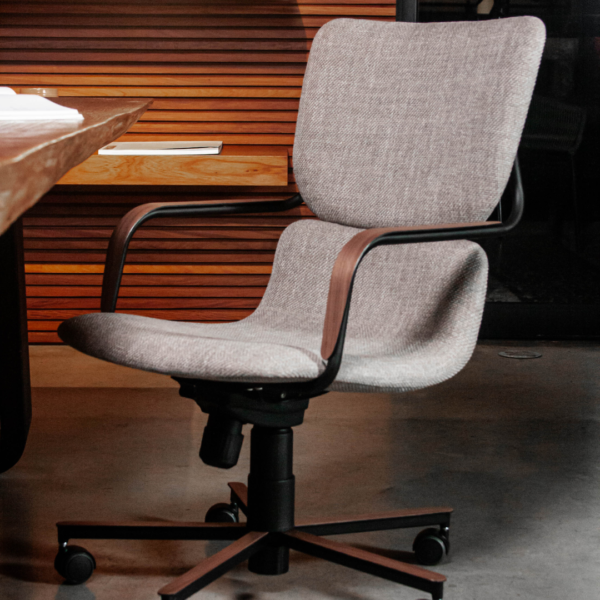 cadeira de escritório alto padrão, cadeira office luxo, cadeira de escritório ergonômica design moderno, cadeira para escritório sofisticada, cadeira executiva premium, cadeira de escritório elegante, cadeira para home office sofisticada, cadeira presidente couro legítimo, cadeira office com regulagem de altura, cadeira giratória alto padrão, cadeira de escritório confortável e moderna, cadeira para escritório com rodízios, cadeira diretor design exclusivo, cadeira para consultório sofisticada, cadeira para escritório home office