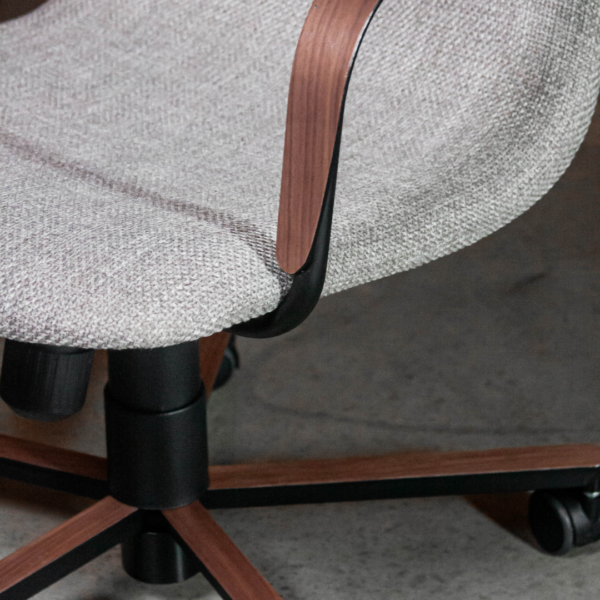 cadeira de escritório alto padrão, cadeira office luxo, cadeira de escritório ergonômica design moderno, cadeira para escritório sofisticada, cadeira executiva premium, cadeira de escritório elegante, cadeira para home office sofisticada, cadeira presidente couro legítimo, cadeira office com regulagem de altura, cadeira giratória alto padrão, cadeira de escritório confortável e moderna, cadeira para escritório com rodízios, cadeira diretor design exclusivo, cadeira para consultório sofisticada, cadeira para escritório home office