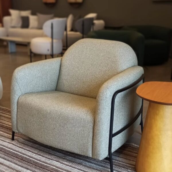 Poltrona Alba Metal, poltrona escritório, poltrona recepção, poltrona com base em metal, poltrona consultório medico, poltrona consultorio advocacia, poltrona recepção médico, poltrona sala de estar