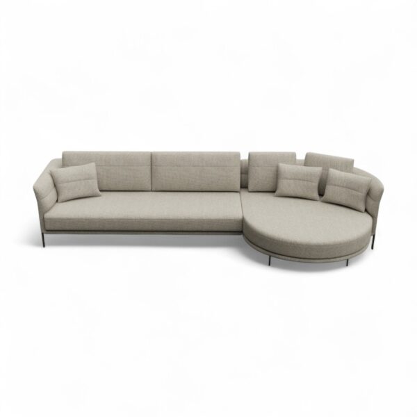 Sofá Dommés Chaise, sofá com base em metal, sofá com chaise, sofá com chase, sofá com cheise, sofá chaise elegante, sofá chaise luxo, sofá chaise alto padrão, sofá moderno com chaise, sofá contemporâneo com chaise, sofá com design sofisticado, sofá com chaise longa, sofá com apoio estendido, sofá chaise para sala de estar, sofá chaise confortável, sofá de metal com chaise, sofá chaise decorativo, sofá chaise para ambientes amplos, sofá com estrutura metálica, sofá com chaise lateral, sofá com chaise moderna, sofá com base metálica