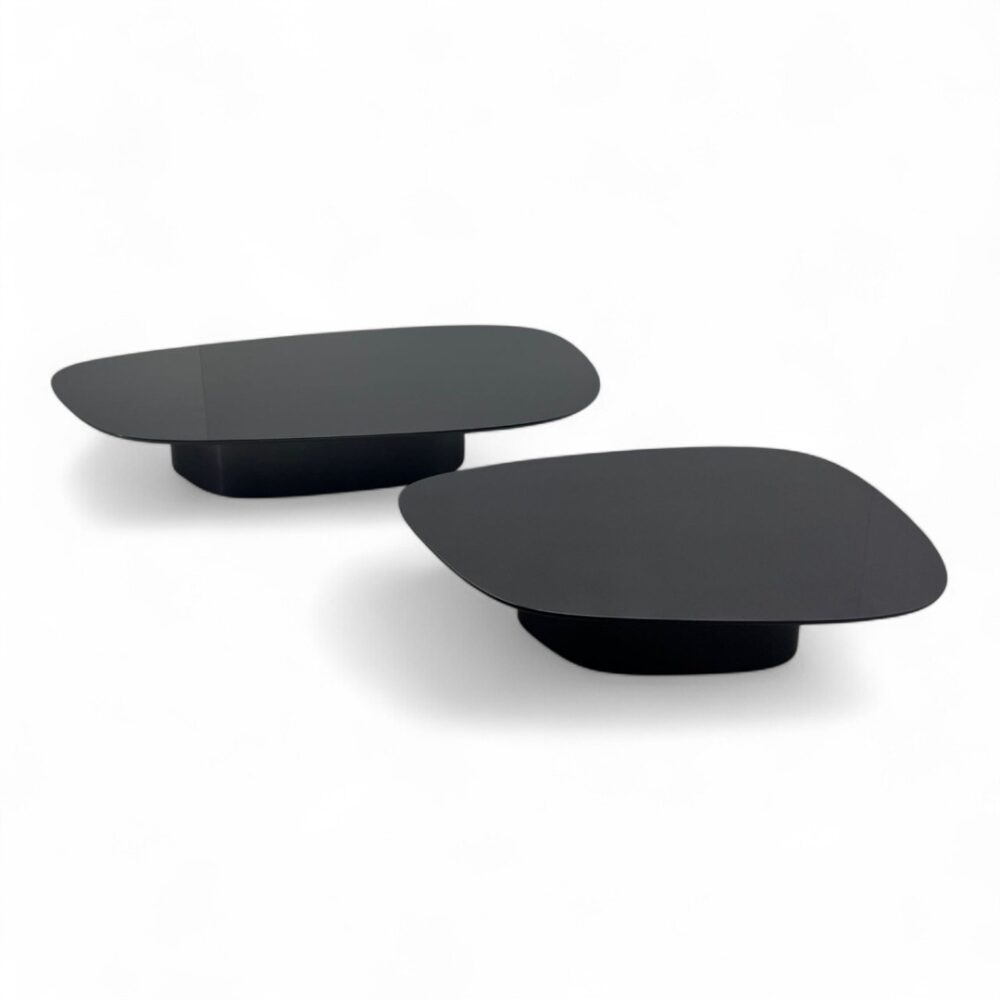 Conjunto de Mesa de Centro Mendonza, mesa de centro dupla, mesa de centro com base metálica, mesa de centro para sala moderna, mesa de centro sofisticada, mesa de centro para recepção, conjunto de mesas de centro, mesa de centro design contemporâneo, móveis para sala de estar, mesa de centro com tampo de madeira, mesa de centro elegante, mesa de centro decorativa, móveis de alto padrão, mesa de centro minimalista, mesa de centro para ambientes integrados