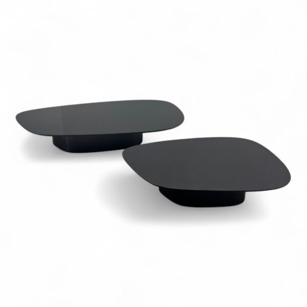 Conjunto de Mesa de Centro Mendonza, mesa de centro dupla, mesa de centro com base metálica, mesa de centro para sala moderna, mesa de centro sofisticada, mesa de centro para recepção, conjunto de mesas de centro, mesa de centro design contemporâneo, móveis para sala de estar, mesa de centro com tampo de madeira, mesa de centro elegante, mesa de centro decorativa, móveis de alto padrão, mesa de centro minimalista, mesa de centro para ambientes integrados