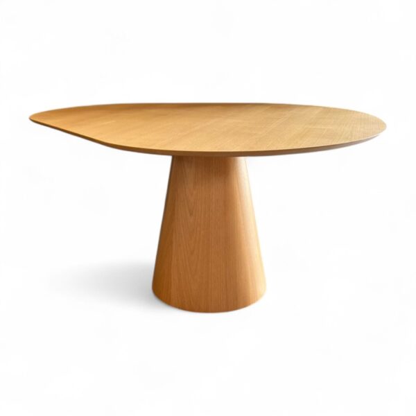 Mesa de Jantar Orgânica Petit, mesa orgânica redonda, mesa base oval, mesa para 5 pessoas, mesa para 6 pessoas, mesa para apartamento pequeno, mesa de jantar alto padrão, mesa laminada em madeira, mesa design autoral, mesa orgânica pequena, mesa redonda luxo, mesa moderna para jantar, mesa para sala compacta, mesa contemporânea orgânica